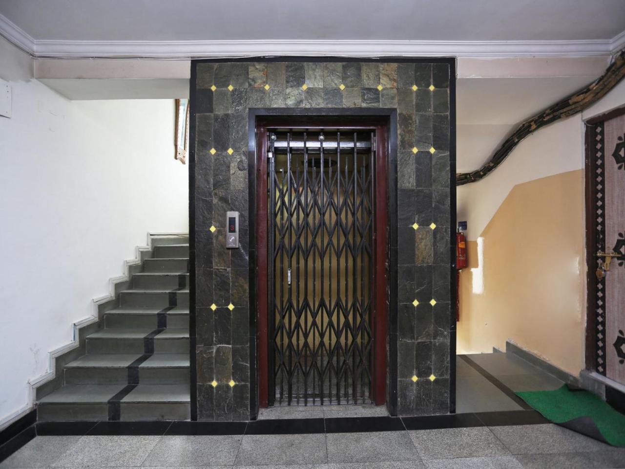 Oyo 3499 Tekarees Inn Lucknow Exterior foto